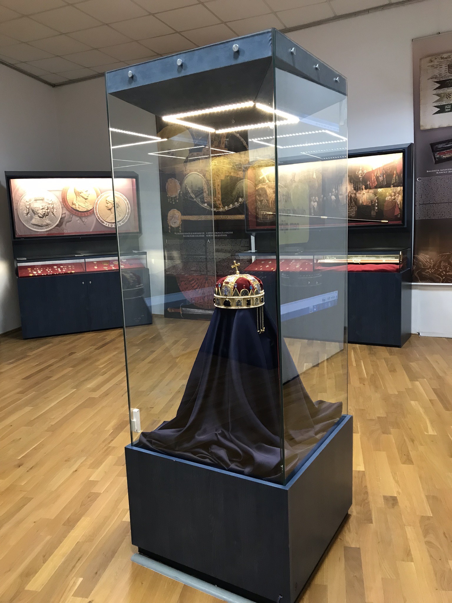 Kiállítás Erdélyben a magyar koronázási érmekről