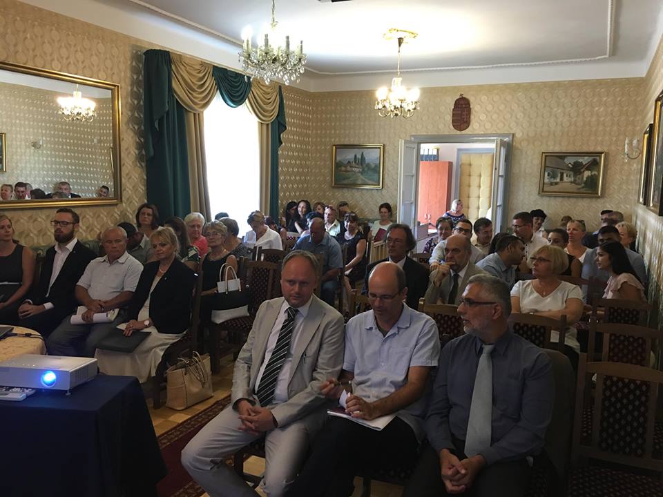 Konferencia Győrszemerén a roma holokausztról